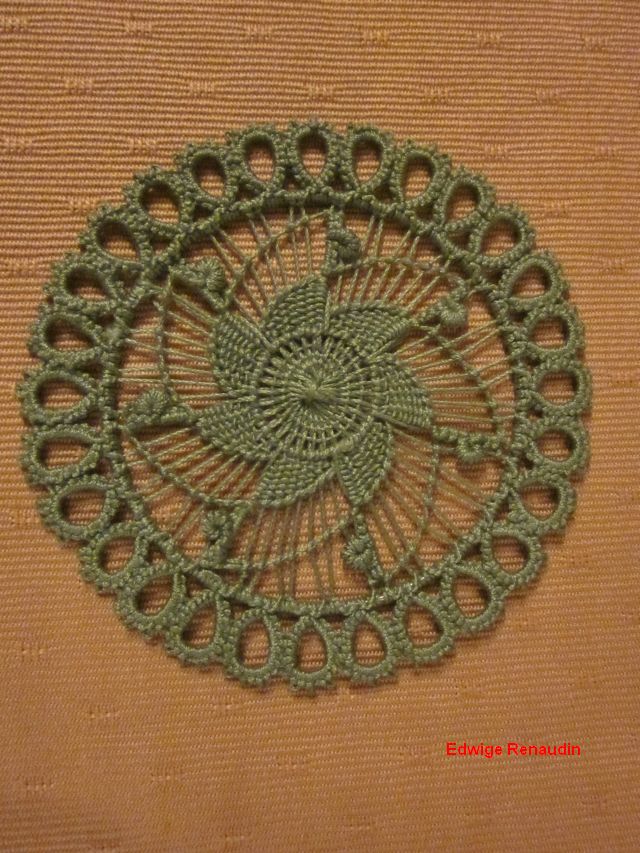 tatting with needle weaving sample by Edgwige Renaudin 2013